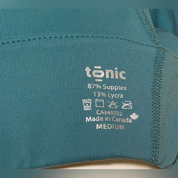 Tonic Active Yoga Top with Built in Shelf Bra Size Medium in EUC - Picture 8 of 8